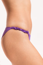 Carregar imagem no visualizador da galeria, Image 09: Rio De Sol Set Set Amuleto Bandeau-Crispy Cheeky-Crispy