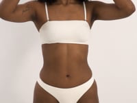 Carregar e reproduzir vídeo no visualizador da Galeria, Video: Rio De Sol Calcinha Bottom Off-White Nice-Fio