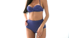 Carregar e reproduzir vídeo no visualizador da Galeria, Video: Rio De Sol Calcinha Calcinha Radiante Azul Marinho Hot Pant