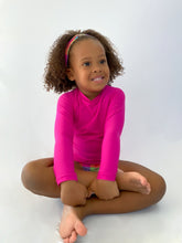 Carregar imagem no visualizador da galeria, Model Front: Rio De Sol Rash Guard Amaranto Rash-Guard Kids