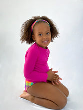 Carregar imagem no visualizador da galeria, Model Back: Rio De Sol Rash Guard Amaranto Rash-Guard Kids