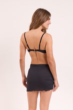 Carregar imagem no visualizador da galeria, Model Back: Rio De Sol Saia Black Mini Skirt Ruched