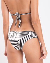 Carregar imagem no visualizador da galeria, Image 05: Rio De Sol Calcinha Bottom Collage Mel