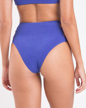 Carregar imagem no visualizador da galeria, Image 05: Rio De Sol Calcinha Bottom Malibu-Indigo Highwaist-Spin