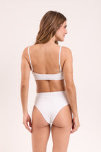 Carregar imagem no visualizador da galeria, Model Back: Rio De Sol Calcinha Bottom Memphis-White Hotpants