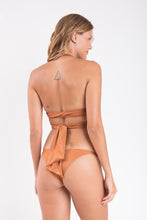 Carregar imagem no visualizador da galeria, Model Back: Rio De Sol Calcinha Bottom Nocciola Cheeky-Fixa