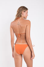 Carregar imagem no visualizador da galeria, Model Back: Rio De Sol Calcinha Bottom Ocre Ibiza-Comfy
