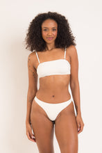 Carregar imagem no visualizador da galeria, Model Front: Rio De Sol Calcinha Bottom Off-White Nice-Fio