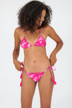 Carregar imagem no visualizador da galeria, Model Front: Rio De Sol Calcinha Bottom Pink-Palms Frufru-Comfy