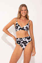 Carregar imagem no visualizador da galeria, Image 05: Rio De Sol Calcinha Bottom Poppy Hotpants