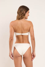 Carregar imagem no visualizador da galeria, Model Back: Rio De Sol Calcinha Bottom Sand-Chantilly Essential-Comfy