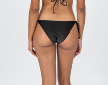 Carregar imagem no visualizador da galeria, Model Back: Rio De Sol Calcinha Bottom Shimmer-Black Ibiza-Comfy