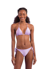 Carregar imagem no visualizador da galeria, Model Front: Rio De Sol Calcinha Bottom Shimmer-Harmonia Ibiza-Comfy