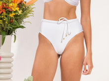 Carregar imagem no visualizador da galeria, Image 13: Rio De Sol Calcinha Bottom Shimmer-White Belted-High-Waist