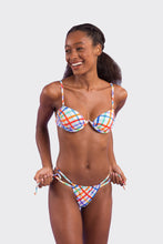 Carregar imagem no visualizador da galeria, Model Front: Rio De Sol Calcinha Bottom Square Pipa