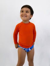 Carregar imagem no visualizador da galeria, Model Front: Rio De Sol Rash Guard Calendula Rash-Guard Kids