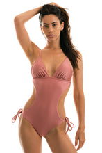 Carregar imagem no visualizador da galeria, Model Front: Rio De Sol Maiô Callas Trikini