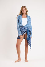 Carregar imagem no visualizador da galeria, Model Front: Rio De Sol Canga Chuva Canga