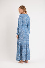 Carregar imagem no visualizador da galeria, Model Back: Rio De Sol Vestido De Praia Chuva Long Dress Verona