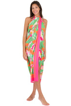 Carregar imagem no visualizador da galeria, Model Front: Rio De Sol Canga Green Bloom Canga