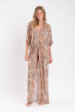 Carregar imagem no visualizador da galeria, Model Front: Rio De Sol Vestido De Praia Leopard Long Dress
