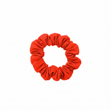 Carregar imagem no visualizador da galeria, Product Front: Rio De Sol Xuxinha (Acessório De Cabelo) Rouge Scrunchie