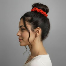 Carregar imagem no visualizador da galeria, Image 03: Rio De Sol Xuxinha (Acessório De Cabelo) Rouge Scrunchie