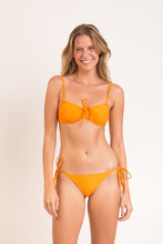 Carregar imagem no visualizador da galeria, Model Front: Rio De Sol Set Set Dots-Mango Balconet-Tie Ibiza-Comfy