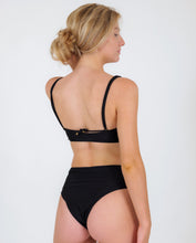 Carregar imagem no visualizador da galeria, Image 06: Rio De Sol Set Set Shimmer-Black Bandeau-Reto Hotpants