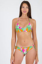 Carregar imagem no visualizador da galeria, Model Front: Rio De Sol Soutien Top Green-Bloom Bralette
