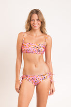 Carregar imagem no visualizador da galeria, Model Front: Rio De Sol Soutien Top Sweet-Camo Bandeau-Reto