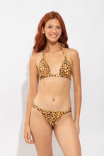 Carregar imagem no visualizador da galeria, Model Front: Rio De Sol Soutien Top Yellow-Feline Mel
