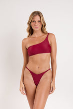 Carregar imagem no visualizador da galeria, Model Front: Rio De Sol Calcinha Bottom Touch-Carmim Gigi
