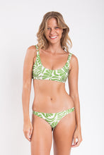 Carregar imagem no visualizador da galeria, Model Front: Rio De Sol Calcinha Bottom Flow Mia
