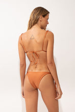 Carregar imagem no visualizador da galeria, Model Back: Rio De Sol Soutien Top Shimmer-Nocciola Lia-Noa
