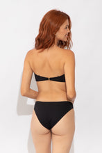 Carregar imagem no visualizador da galeria, Model Back: Rio De Sol Calcinha Bottom Solar-Black Essential-Comfy
