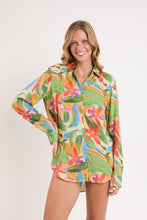 Carregar imagem no visualizador da galeria, Model Front: Rio De Sol Chemise Tropical Shirt Greta
