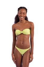 Carregar imagem no visualizador da galeria, Model Front: Rio De Sol Set Set Bora-Citrus Bandeau-Joy Leblon-Fio
