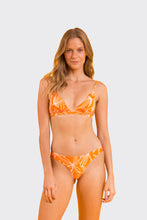 Carregar imagem no visualizador da galeria, Model Front: Rio De Sol Calcinha Bottom Trail-Orange Essential
