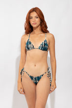 Carregar imagem no visualizador da galeria, Model Front: Rio De Sol Set Set Azule Lia Cheeky-Tie
