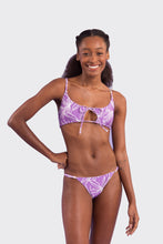 Carregar imagem no visualizador da galeria, Model Front: Rio De Sol Calcinha Bottom Trail-Purple Ipanema
