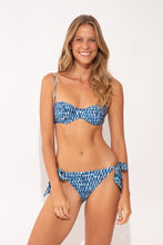 Carregar imagem no visualizador da galeria, Model Front: Rio De Sol Calcinha Bottom Chuva Gisele

