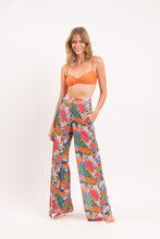 Carregar imagem no visualizador da galeria, Model Front: Rio De Sol Calça De Praia Jungle Wide Pants
