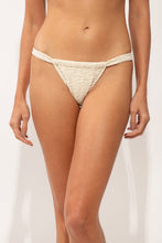 Carregar imagem no visualizador da galeria, Gallery: Rio De Sol Calcinha Bottom Brisa-Offwhite Eden
