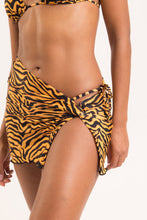 Carregar imagem no visualizador da galeria, Gallery: Rio De Sol Saia Wild-Orange Skirt-Knot
