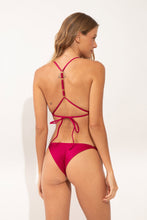 Carregar imagem no visualizador da galeria, Model Back: Rio De Sol Set Set Shimmer-Desejo Tri-Fixo-Noa Cheeky-Noa

