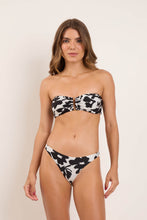 Carregar imagem no visualizador da galeria, Model Front: Rio De Sol Calcinha Bottom Poppy Leblon
