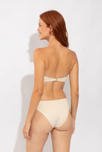 Carregar imagem no visualizador da galeria, Model Back: Rio De Sol Calcinha Bottom Solar-Off Essential-Comfy
