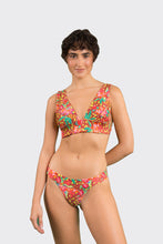 Carregar imagem no visualizador da galeria, Model Front: Rio De Sol Set Set Tropics Halter-Marina Essential-Cos

