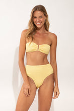 Carregar imagem no visualizador da galeria, Model Front: Rio De Sol Calcinha Bottom Drift-Butterglow Hotpants
